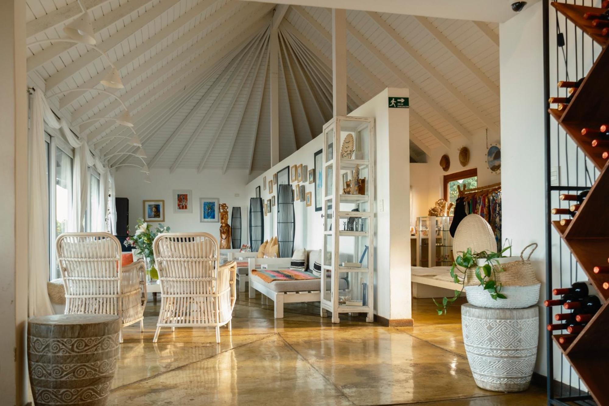 Altiplanico Rapa Nui Hotel Hanga Roa Buitenkant foto